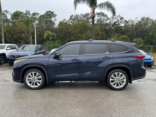 used 2022 Toyota Highlander car, priced at $29,999