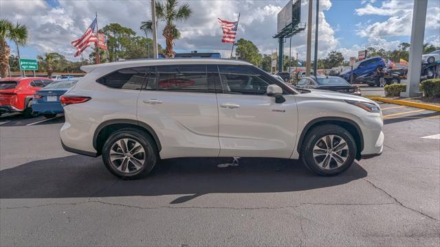 used 2021 Toyota Highlander Hybrid car, priced at $28,699