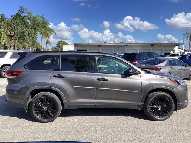 used 2019 Toyota Highlander car, priced at $25,999