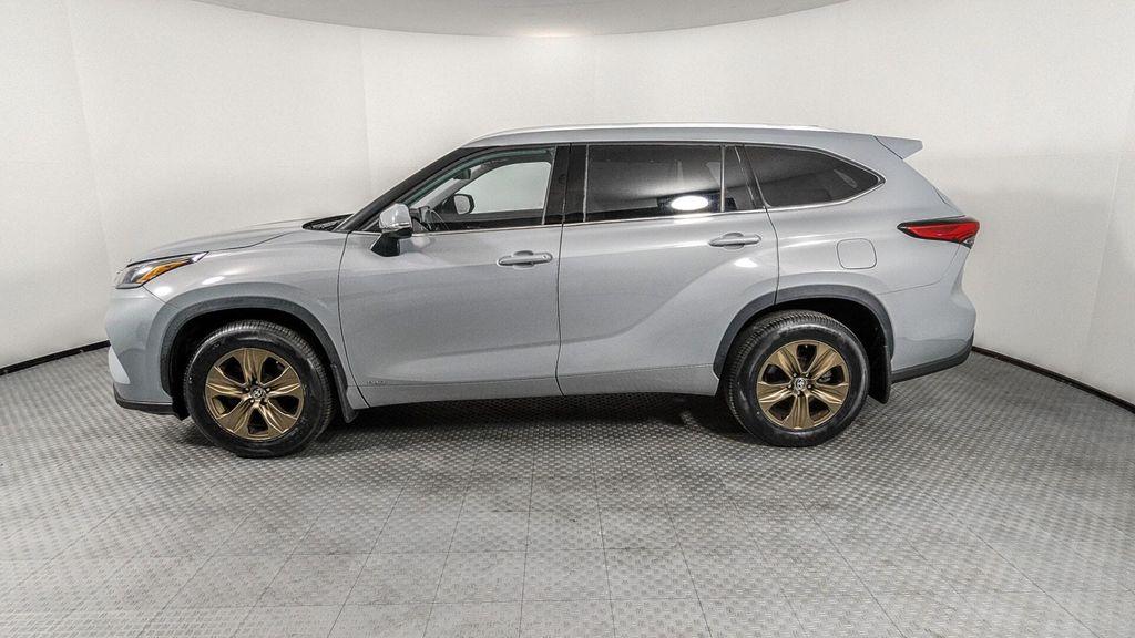 used 2022 Toyota Highlander car, priced at $29,199