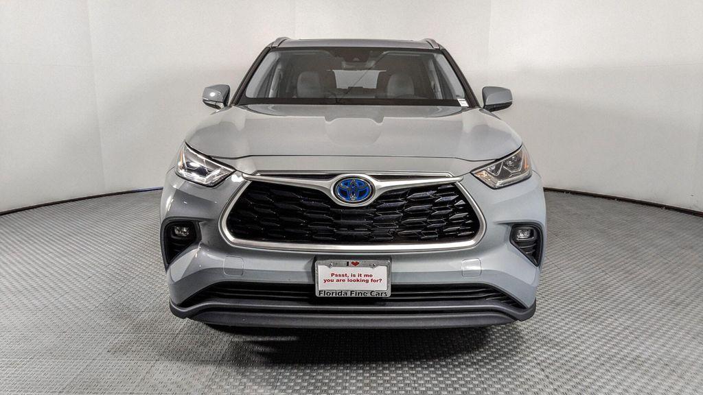 used 2022 Toyota Highlander car, priced at $29,199