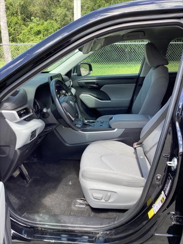 used 2023 Toyota Highlander car, priced at $31,999
