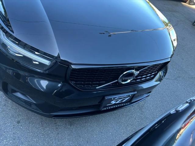 used 2020 Volvo XC40 car, priced at $25,999