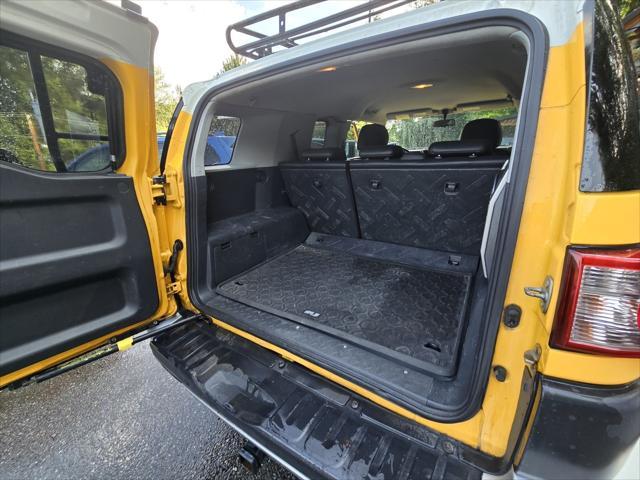 used 2007 Toyota FJ Cruiser car, priced at $12,999