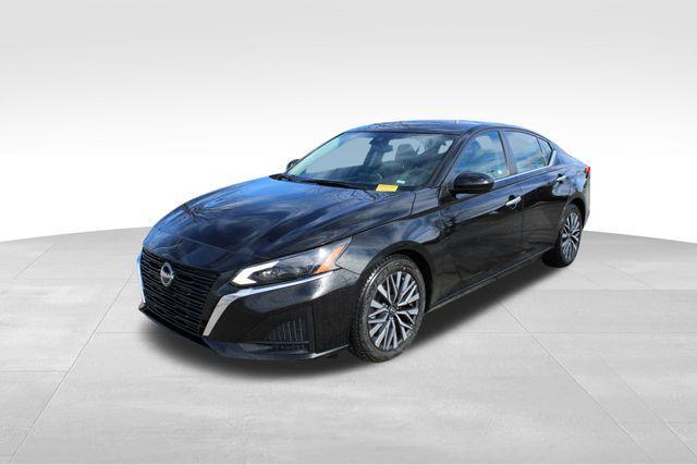 used 2023 Nissan Altima car, priced at $17,998