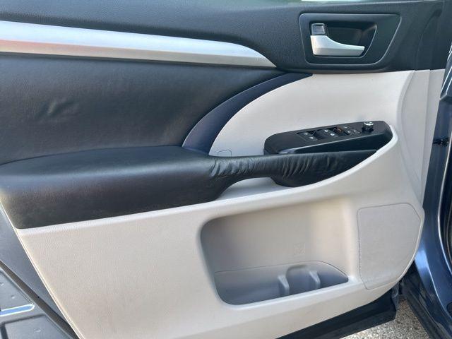used 2015 Toyota Highlander car, priced at $17,089