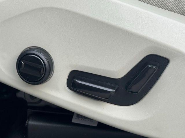 used 2022 Volvo XC60 car, priced at $23,166