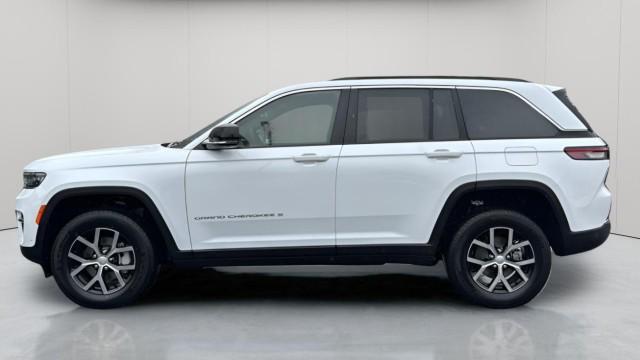 new 2025 Jeep Grand Cherokee car, priced at $52,140