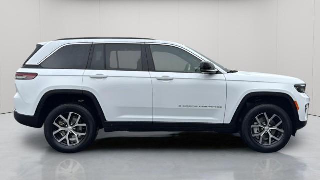 new 2025 Jeep Grand Cherokee car, priced at $52,140