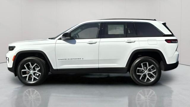 new 2025 Jeep Grand Cherokee car, priced at $46,700