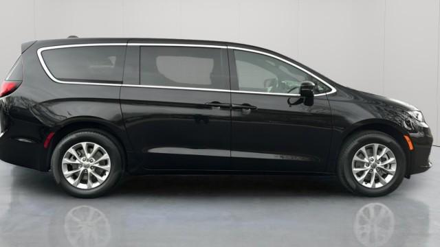 new 2025 Chrysler Pacifica car, priced at $44,140