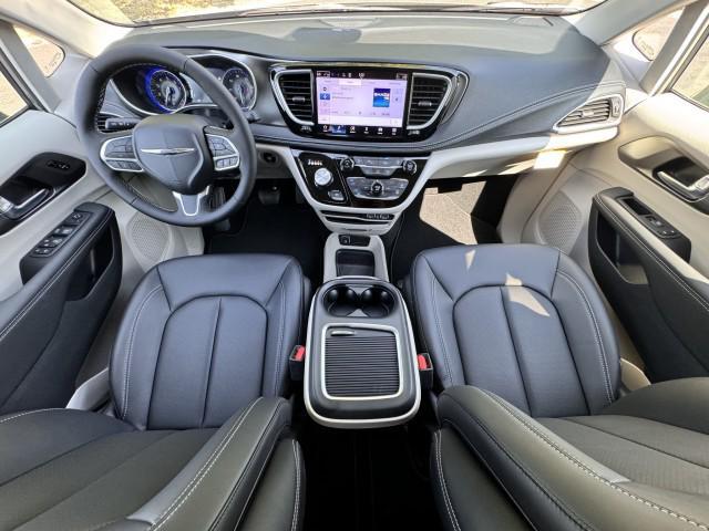 new 2024 Chrysler Pacifica car, priced at $40,490