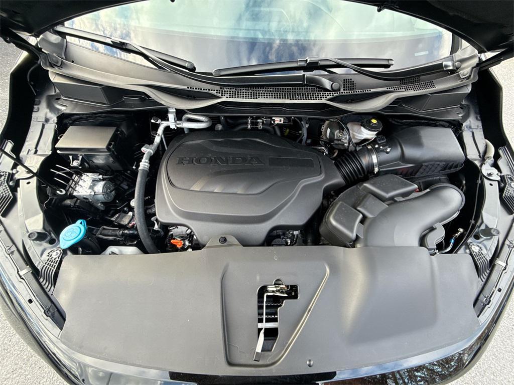used 2025 Honda Odyssey car, priced at $45,499