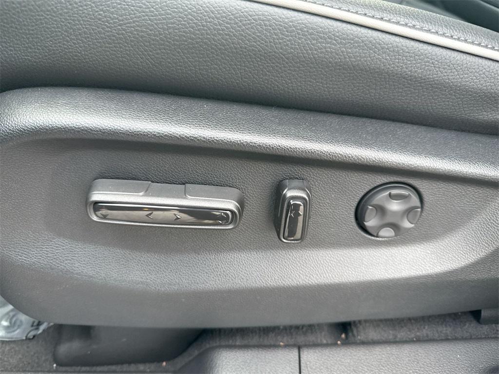 used 2025 Honda Odyssey car, priced at $45,499