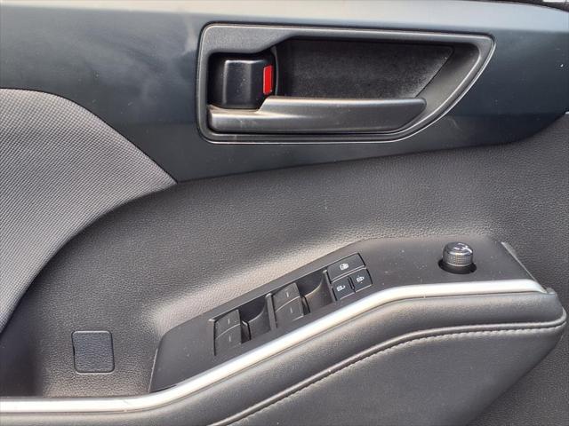 used 2022 Toyota Highlander car, priced at $28,500