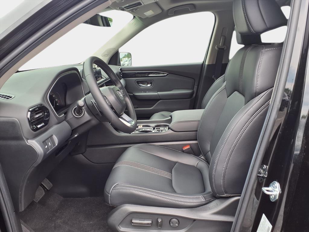 new 2025 Honda Pilot car, priced at $47,376