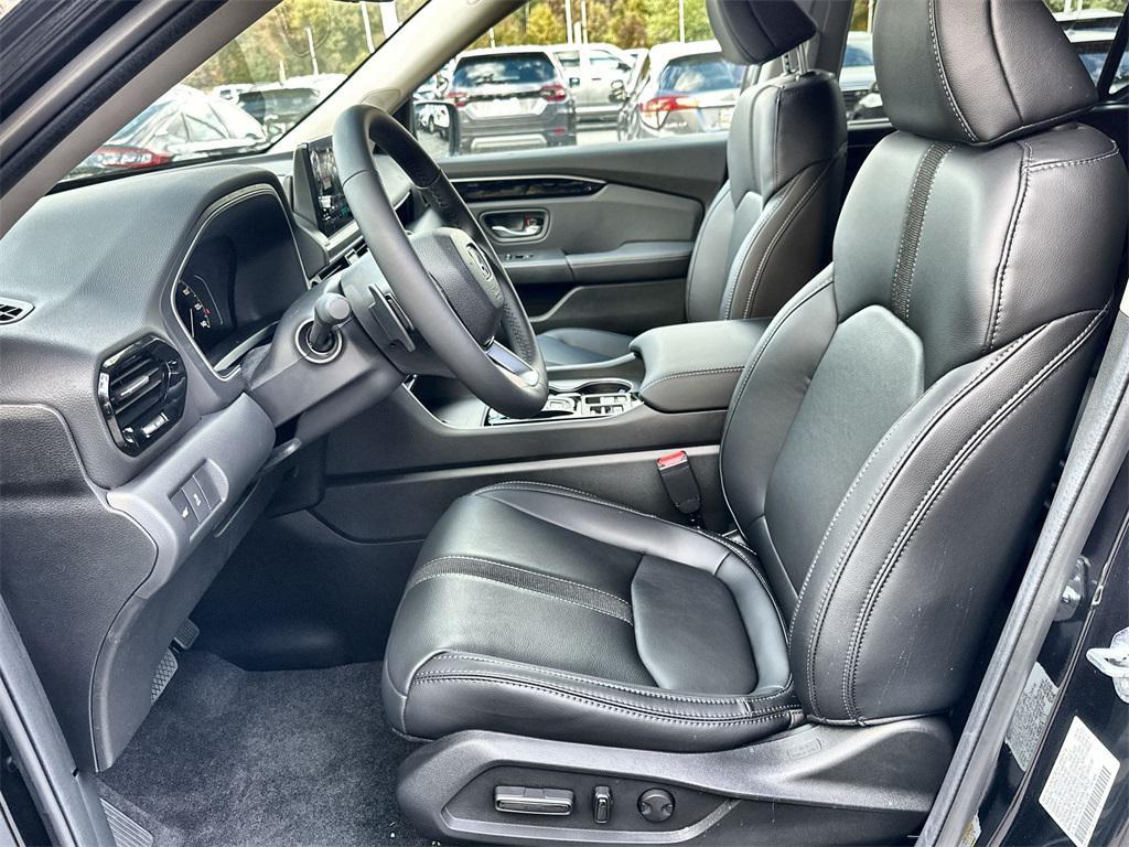 new 2025 Honda Pilot car, priced at $44,964