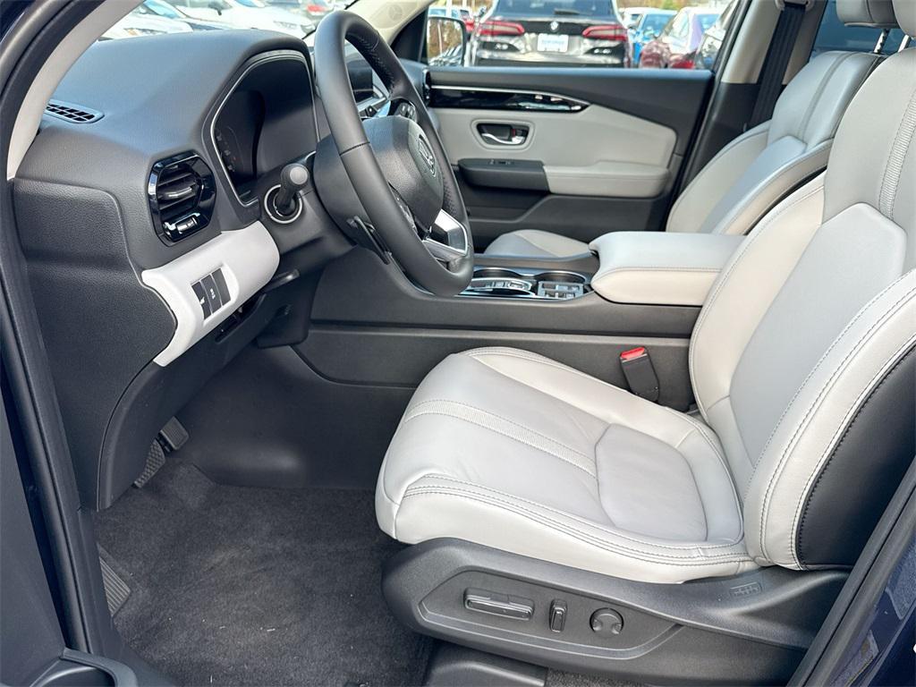 new 2025 Honda Pilot car, priced at $43,043