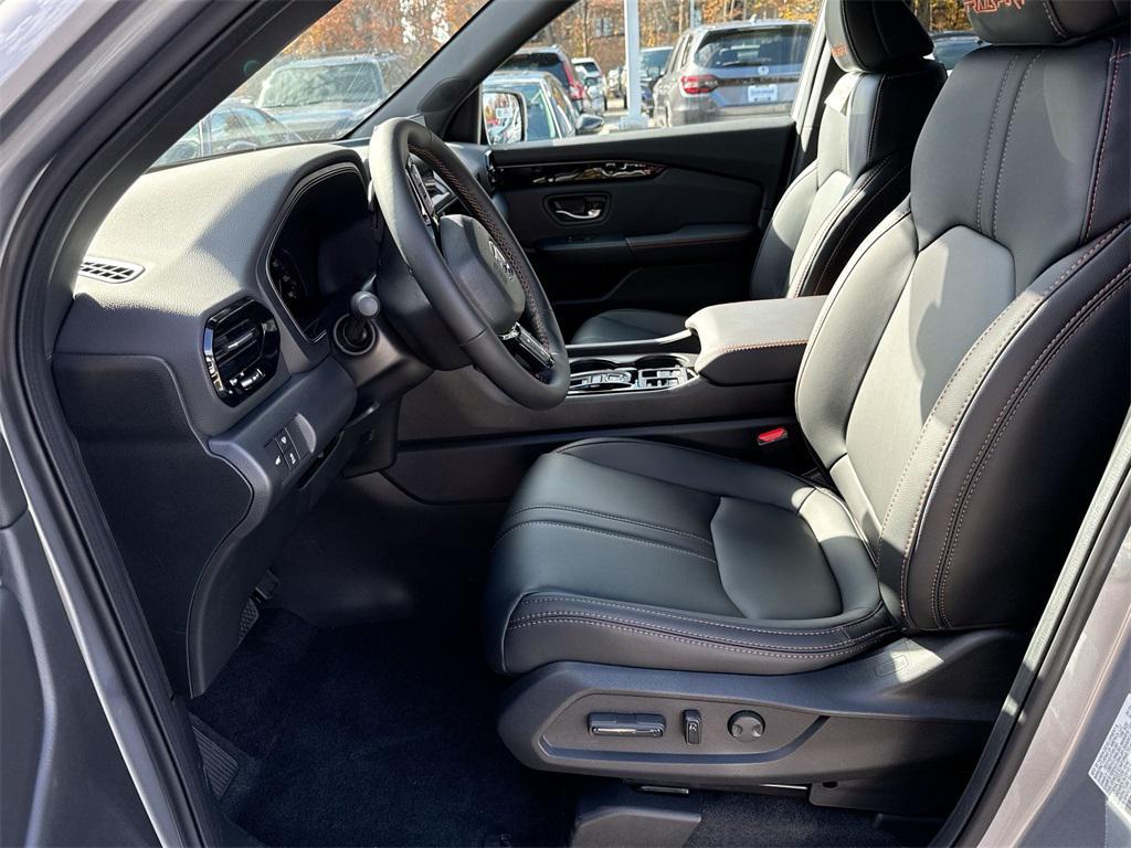 new 2025 Honda Pilot car, priced at $45,724
