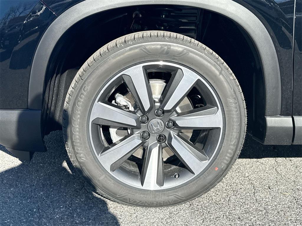 new 2025 Honda Pilot car, priced at $44,964