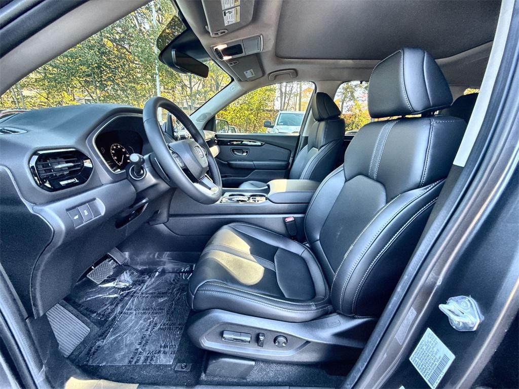 new 2025 Honda Pilot car, priced at $47,878
