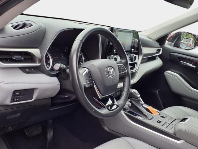 used 2021 Toyota Highlander car, priced at $28,000