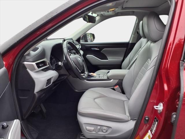 used 2021 Toyota Highlander car, priced at $28,000