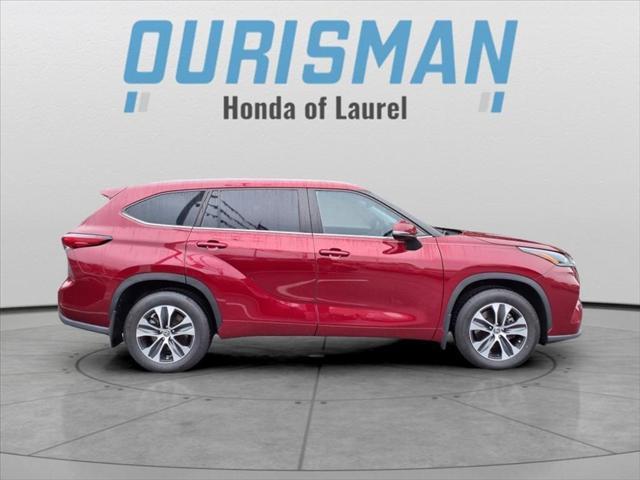 used 2021 Toyota Highlander car, priced at $28,000