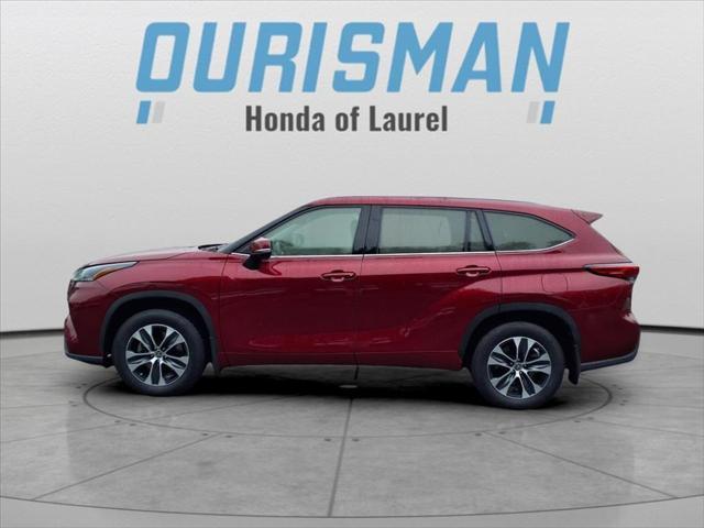used 2021 Toyota Highlander car, priced at $28,000
