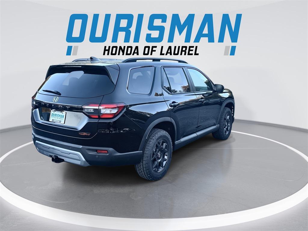 new 2025 Honda Pilot car, priced at $45,297