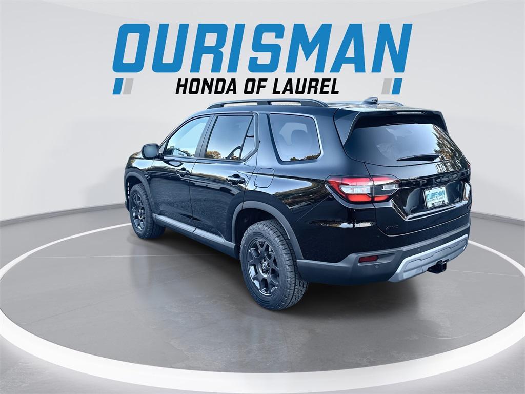 new 2025 Honda Pilot car, priced at $45,297