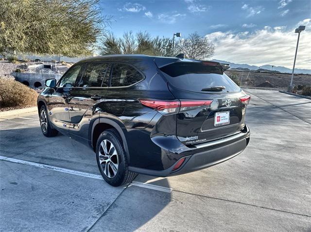 used 2022 Toyota Highlander car, priced at $34,900