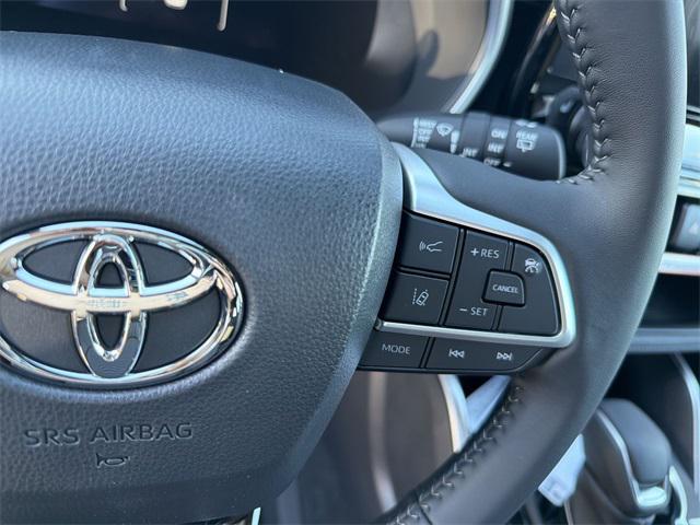 new 2026 Toyota Highlander car, priced at $51,663