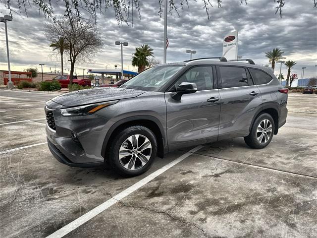 used 2022 Toyota Highlander Hybrid car, priced at $36,800