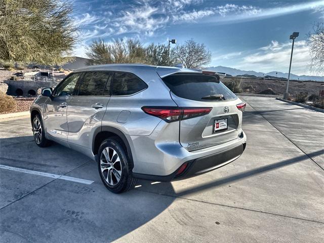 used 2022 Toyota Highlander car, priced at $35,700