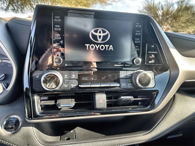 used 2022 Toyota Highlander car, priced at $35,700