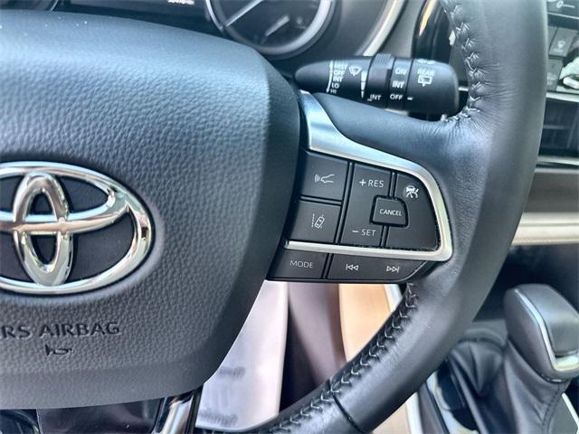 used 2020 Toyota Highlander car, priced at $30,750