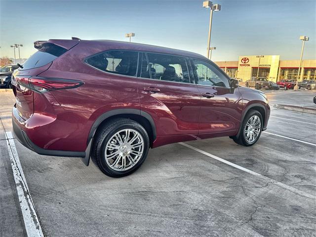 used 2020 Toyota Highlander car, priced at $30,750