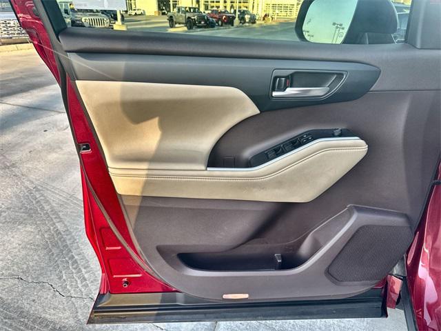 used 2020 Toyota Highlander car, priced at $30,750