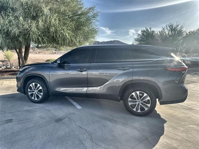 used 2022 Toyota Highlander Hybrid car, priced at $39,800