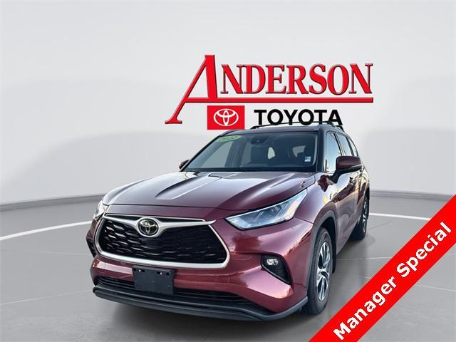 used 2022 Toyota Highlander car, priced at $29,300