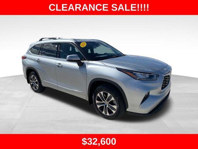 used 2020 Toyota Highlander car, priced at $32,000