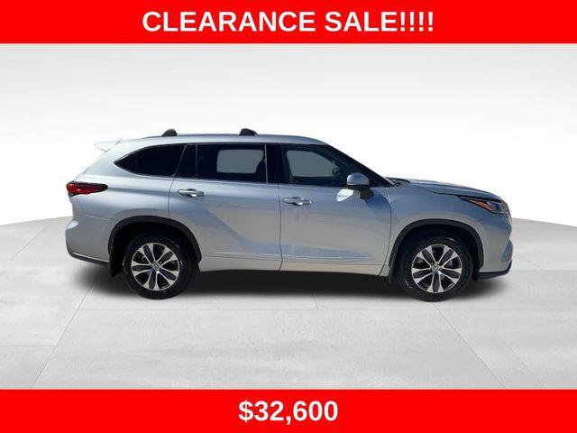 used 2020 Toyota Highlander car, priced at $32,000