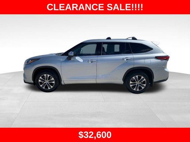 used 2020 Toyota Highlander car, priced at $32,000