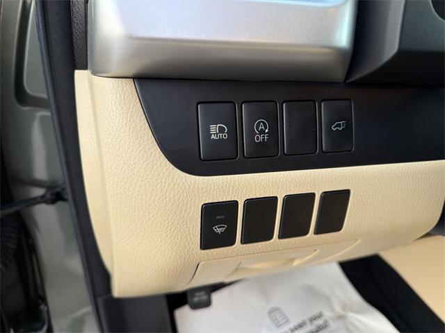 used 2018 Toyota Highlander car, priced at $26,800