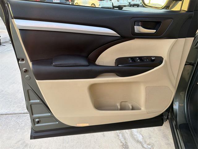 used 2018 Toyota Highlander car, priced at $26,800