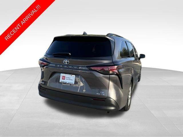 used 2022 Toyota Sienna car, priced at $40,100