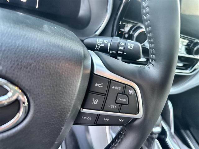 used 2023 Toyota Highlander car, priced at $44,700