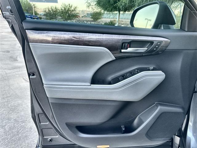 used 2023 Toyota Highlander car, priced at $44,700