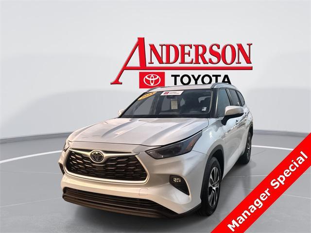 used 2023 Toyota Highlander car, priced at $31,300